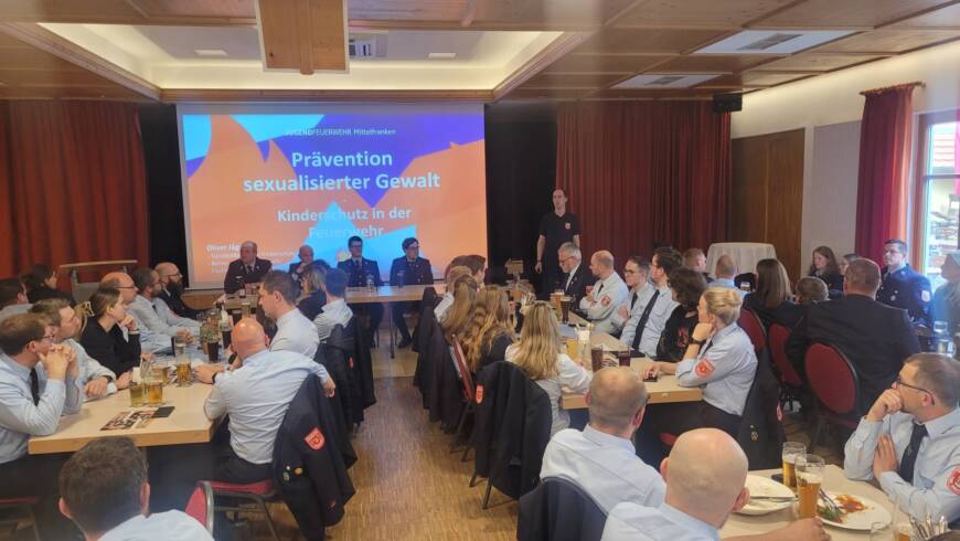Dienstversammlung der Kinder- und Jugendfeuerwehren im Landkreis Ansbach beim Bergwirt Herrieden