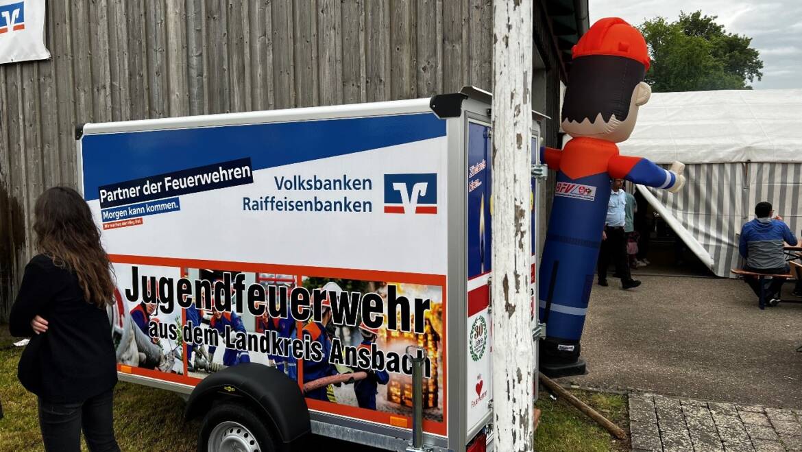 Anhänger der Kreisjugendfeuerwehr beim Floriansfest Wittelshofen