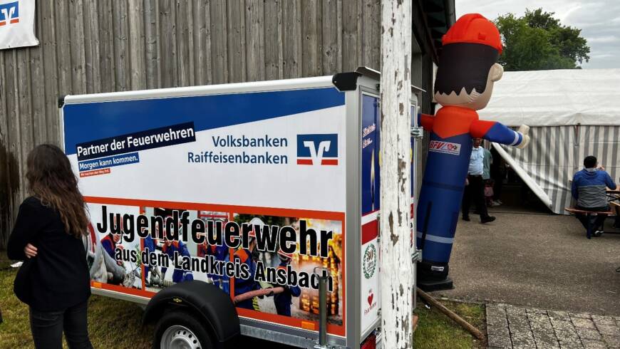 Anhänger der Kreisjugendfeuerwehr beim Floriansfest Wittelshofen