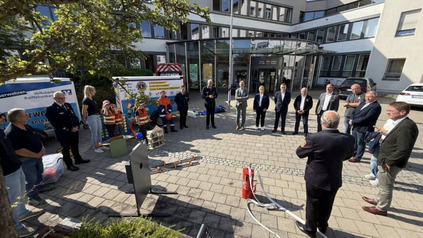 Übergabe der Kinder- & Jugendfeuerwehr Anhänger