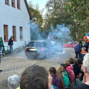 Blaulicht-Nachwuchs zeigt vollen Einsatz: Erfolgreicher Jugendfeuerwehrtag in Unterampfrach